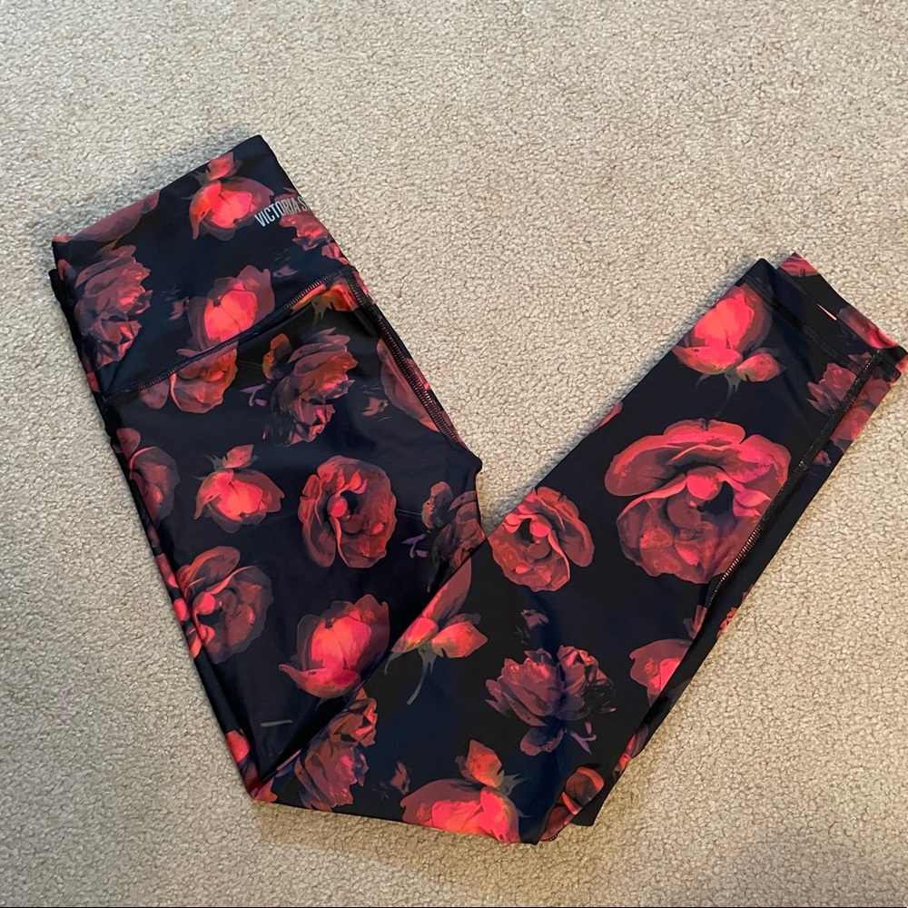 SOLD 🚫 Victoria’s Secret sport workout leggings